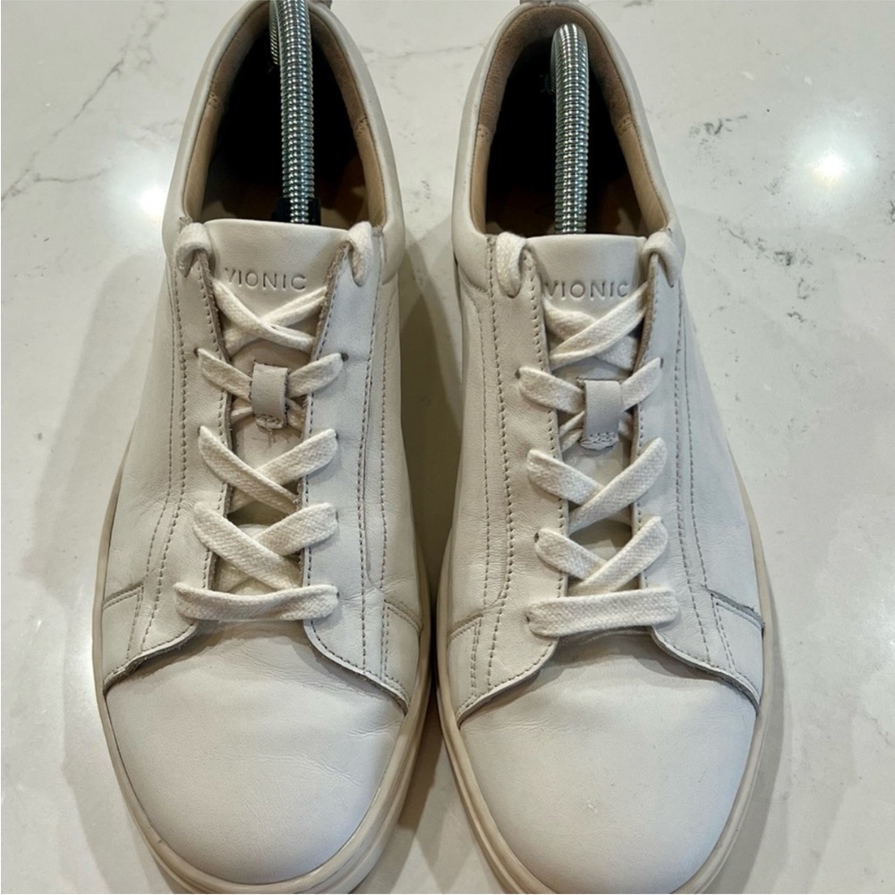 Vionic White Men’s Leather Lace-Up Sneaker